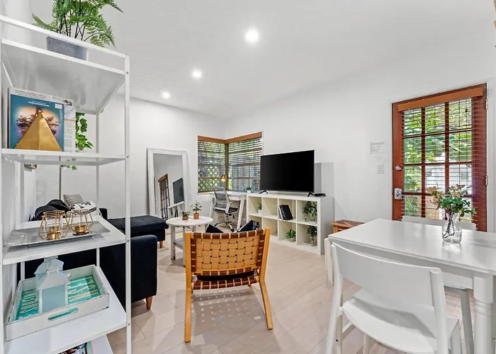 Beautiful Apt In Victoria Park
